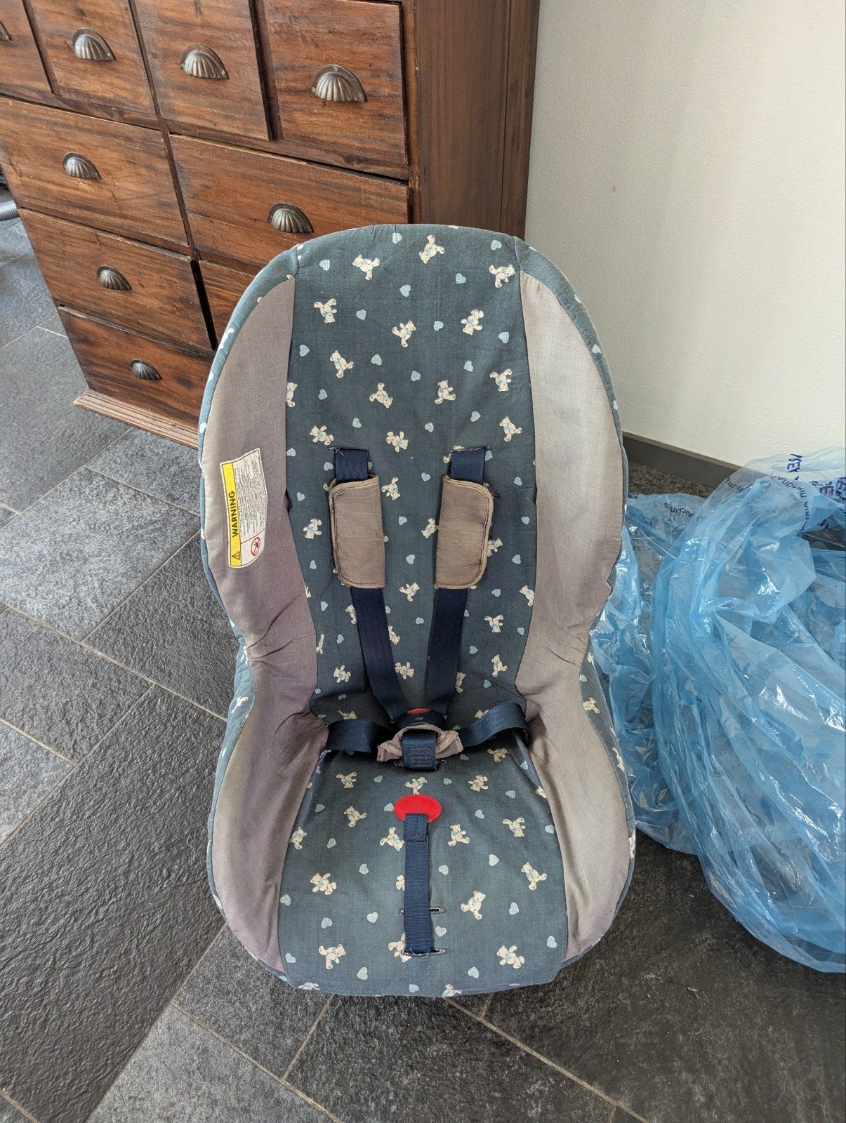 Gratis kinderautostoel - Verkleurde maar schone staat, 9 t/m 18 kg, Ophalen, Overige merken, Gebruikt