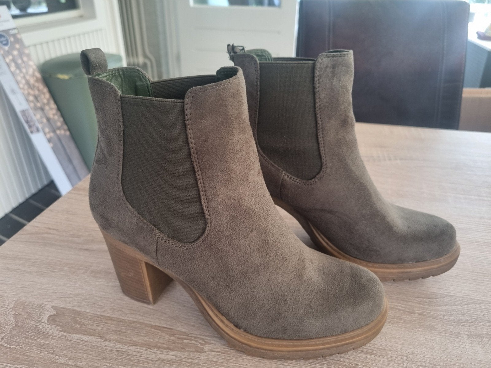 Groene suède look enkellaarsjes, maat 38., Ophalen of Verzenden, Zo goed als nieuw, Groen