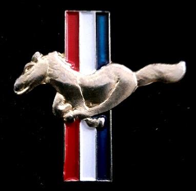 Ford Mustang pin- grote maat, Verzamelen, Verzenden, Nieuw, Transport, Speldje of Pin