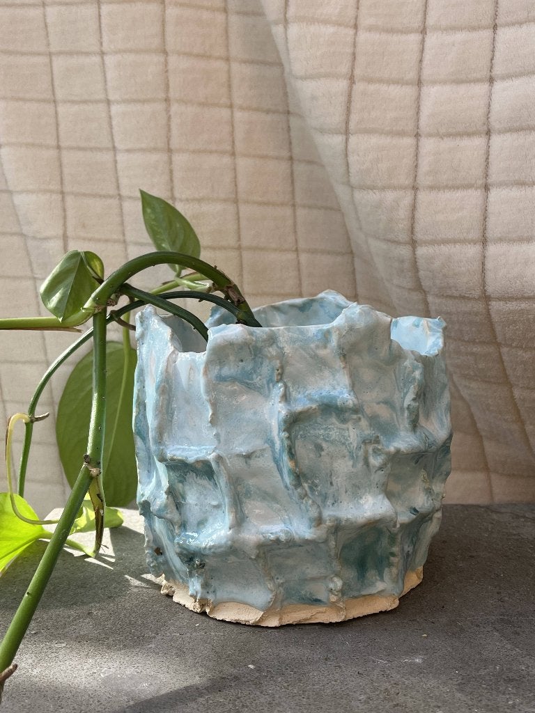 Handgemaakte keramieken pot/vaas – lichtblauw marmerlook, 12 cm, Handgemaakt, Blauw, Nieuw