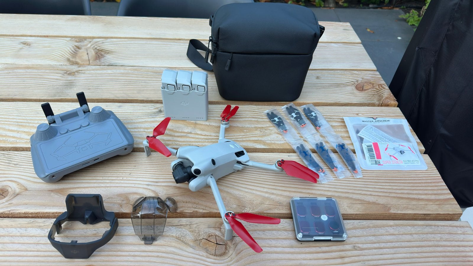 DJI Mini 4 Pro Fly More Combo met RC 2 en accessoires, 30 tot 45 minuten, Cameradrone, Ophalen of Verzenden, Zo goed als nieuw