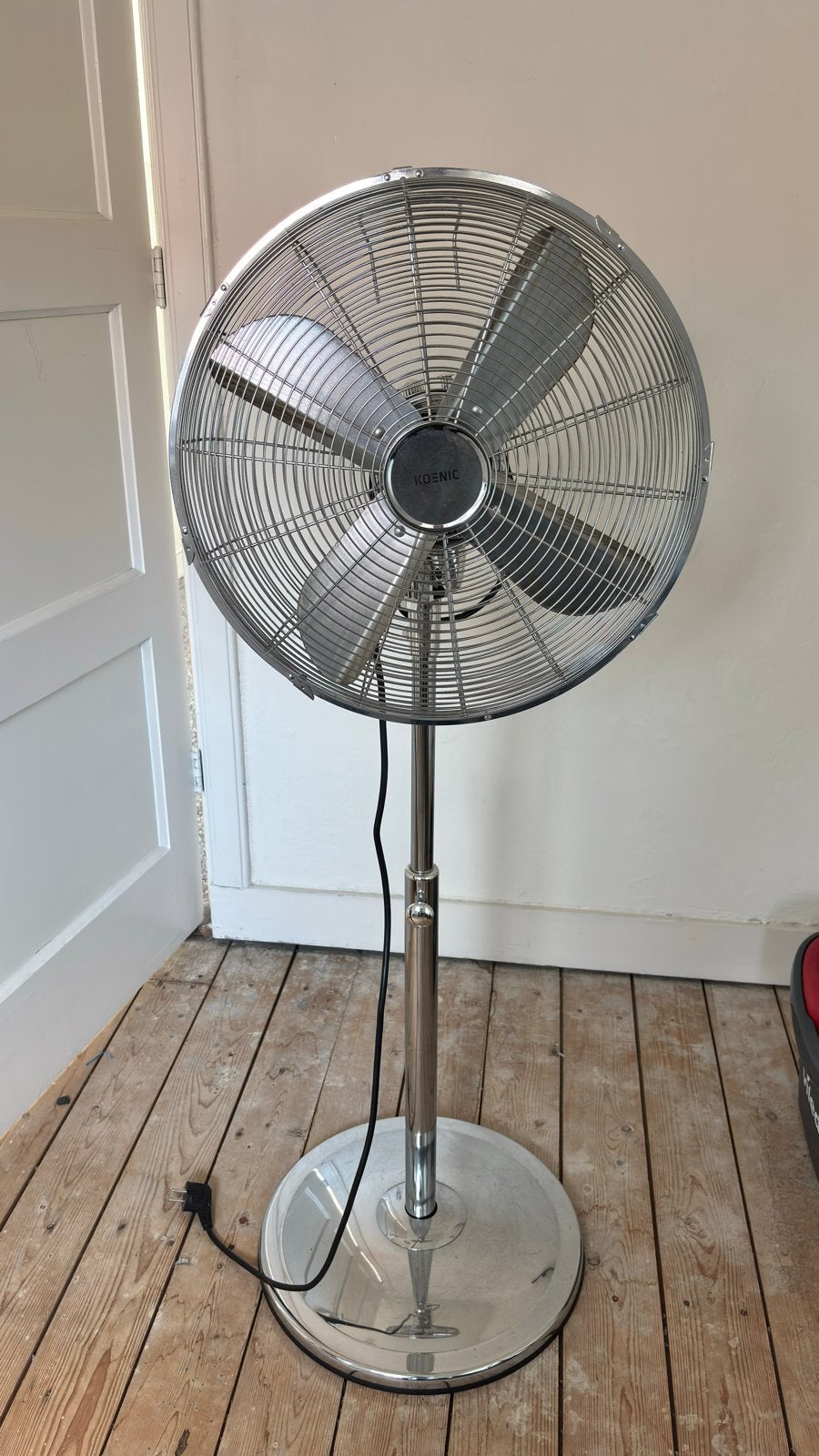 Koenic zilveren statiefventilator - 122cm hoog, 42cm omtrek, Ophalen, Gebruikt, Statiefventilator