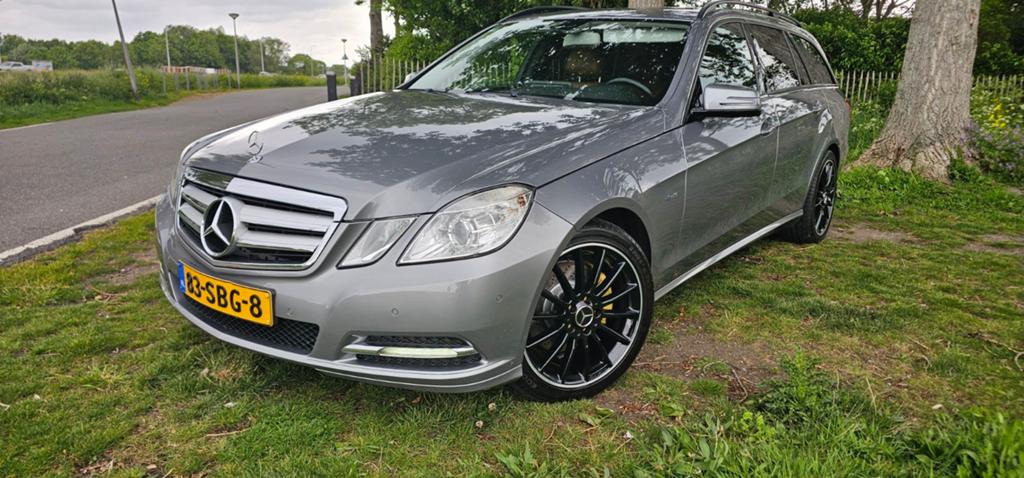 Mercedes-Benz E-Klasse E200 CGI BE Estate Aut7 2011 Grijs, Auto's, Mercedes-Benz, Achterwielaandrijving, Beige, 4 cilinders, 1796 cc