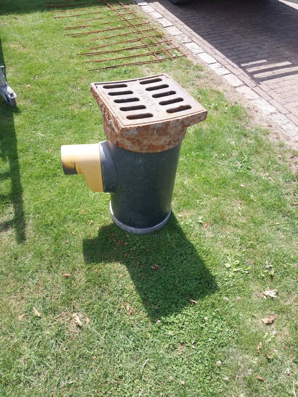PVC kolk met stankscherm en gietijzeren kop, Ophalen
