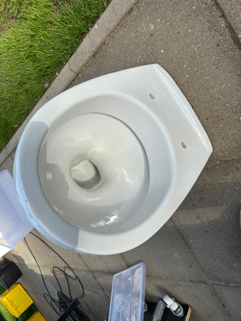 Toilet pot met nieuwe toilet zitting, Doe-het-zelf en Verbouw, Sanitair, Ophalen, Zo goed als nieuw, Toilet