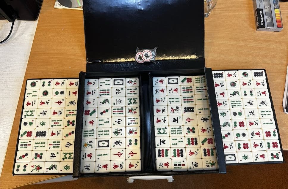 Mahjong spel in koffer, Drie of vier spelers, Ophalen of Verzenden, Gebruikt