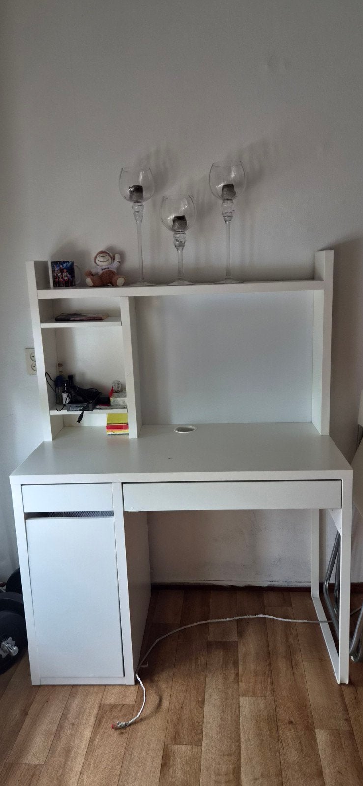IKEA Micke Bureau - Wit met opbergruimte, Met lades, Gebruikt, Spaanplaat of MDF, Ophalen of Verzenden