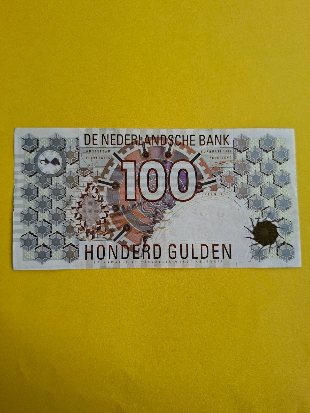 100 gulden Steenuil uit 1992 in AUNC
Serie nummer 1058924396, Ophalen of Verzenden, 100 gulden, Los biljet