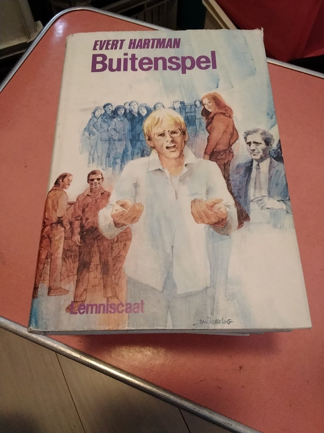Evert hartman buiten spel € 5, Ophalen of Verzenden, Gebruikt, Overige formaten
