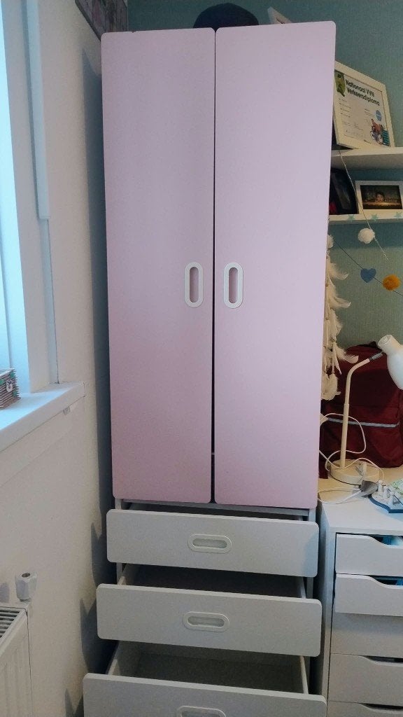 Roze kledingkast met lades en hangruimte - IKEA Småstad, 50 tot 100 cm, Zo goed als nieuw, Met lade(s), 150 tot 200 cm