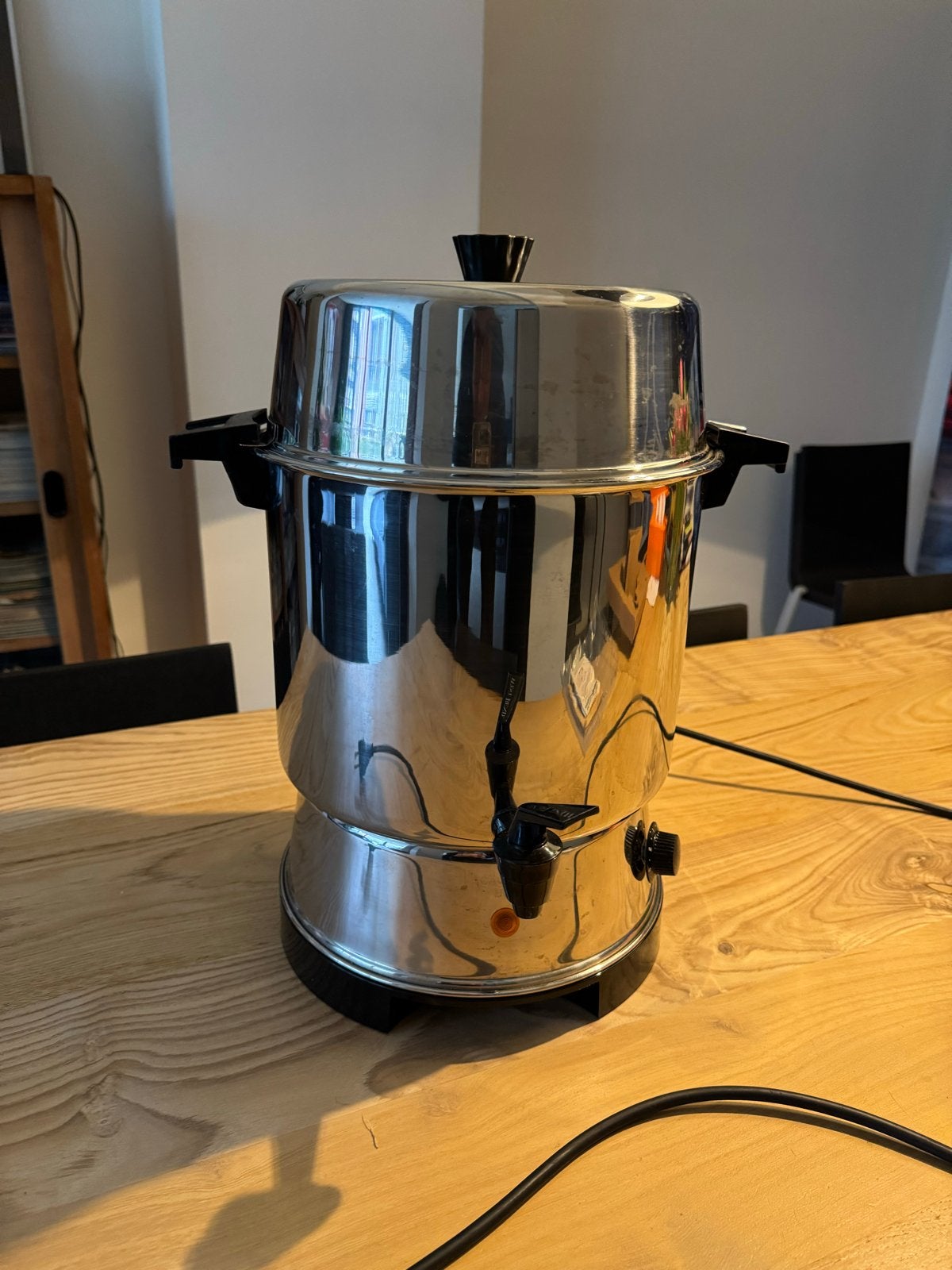 West Bend Waterkoker 7.3L met Tapkraan - RVS, Ophalen of Verzenden, Zo goed als nieuw