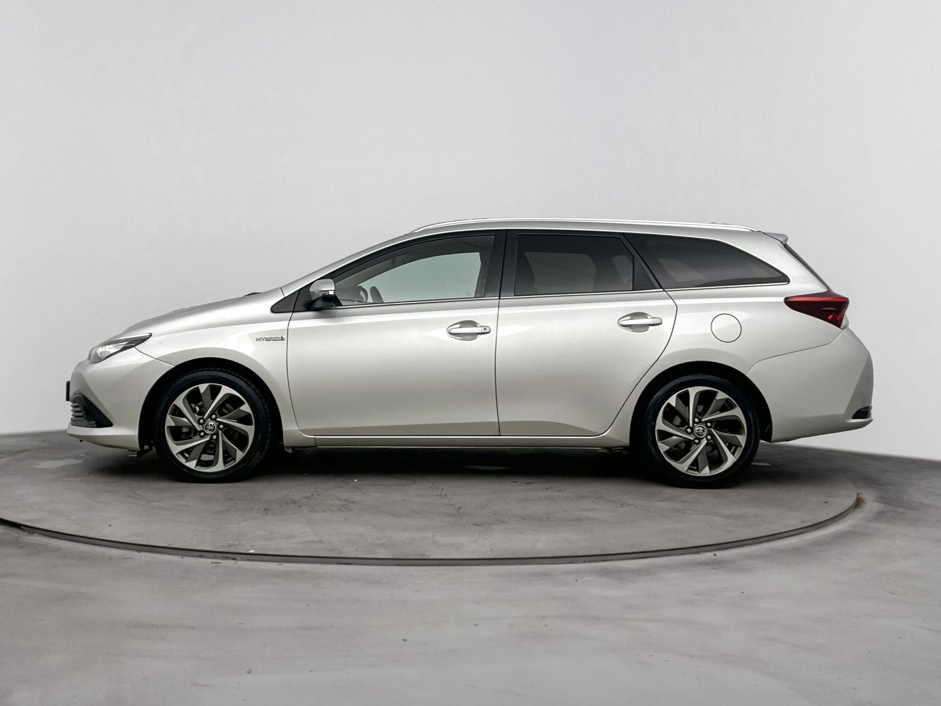 Toyota Auris Touring Sports 1.8 Hybrid Dynamic | 17' Velgen, 12 maanden, Gebruikt, Euro 6, Grijs
