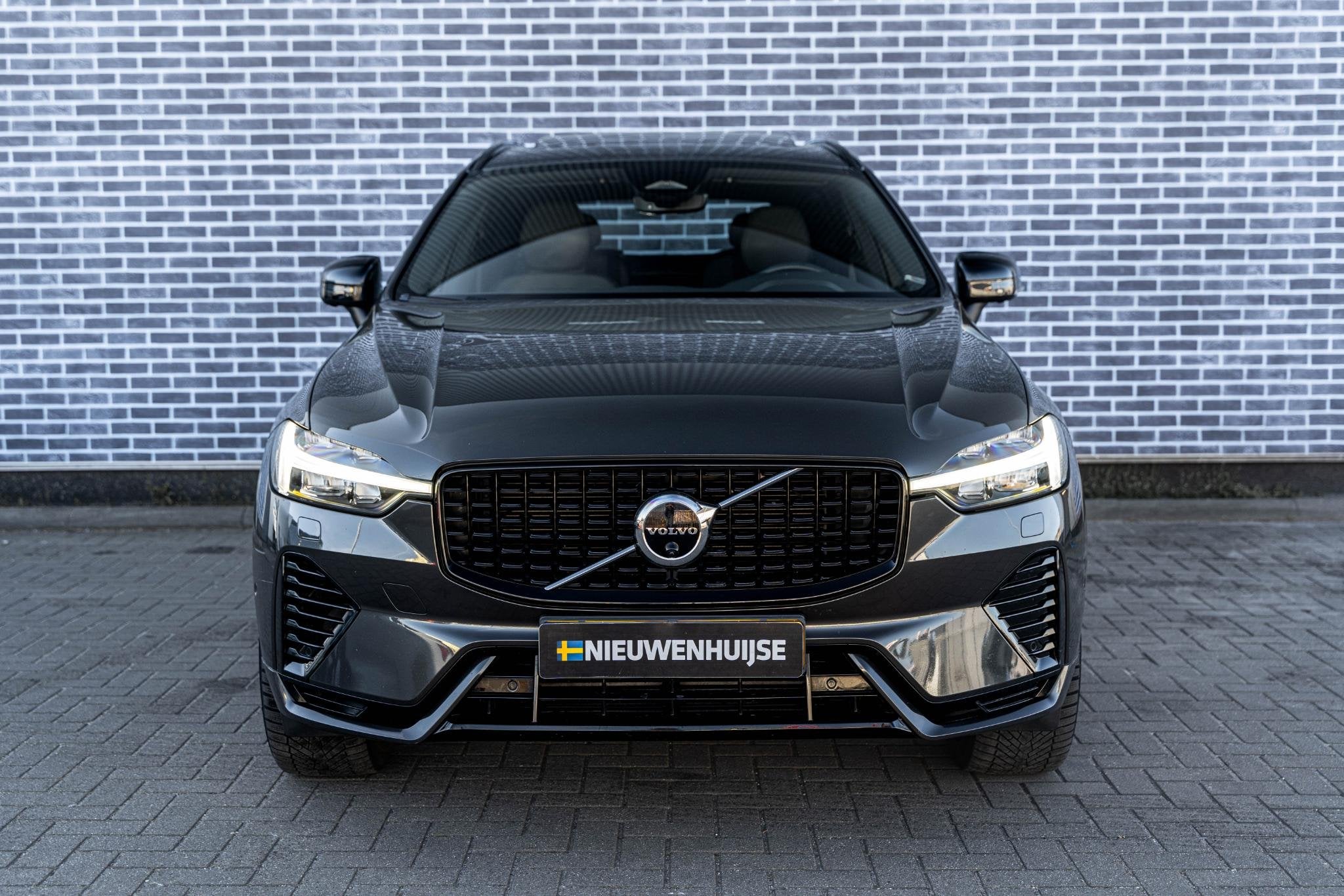 Volvo XC60 2.0 T6 Plug-in Hybrid AWD R-Design | Navigatie |, Stof, Gebruikt, Euro 6, 138 €/maand