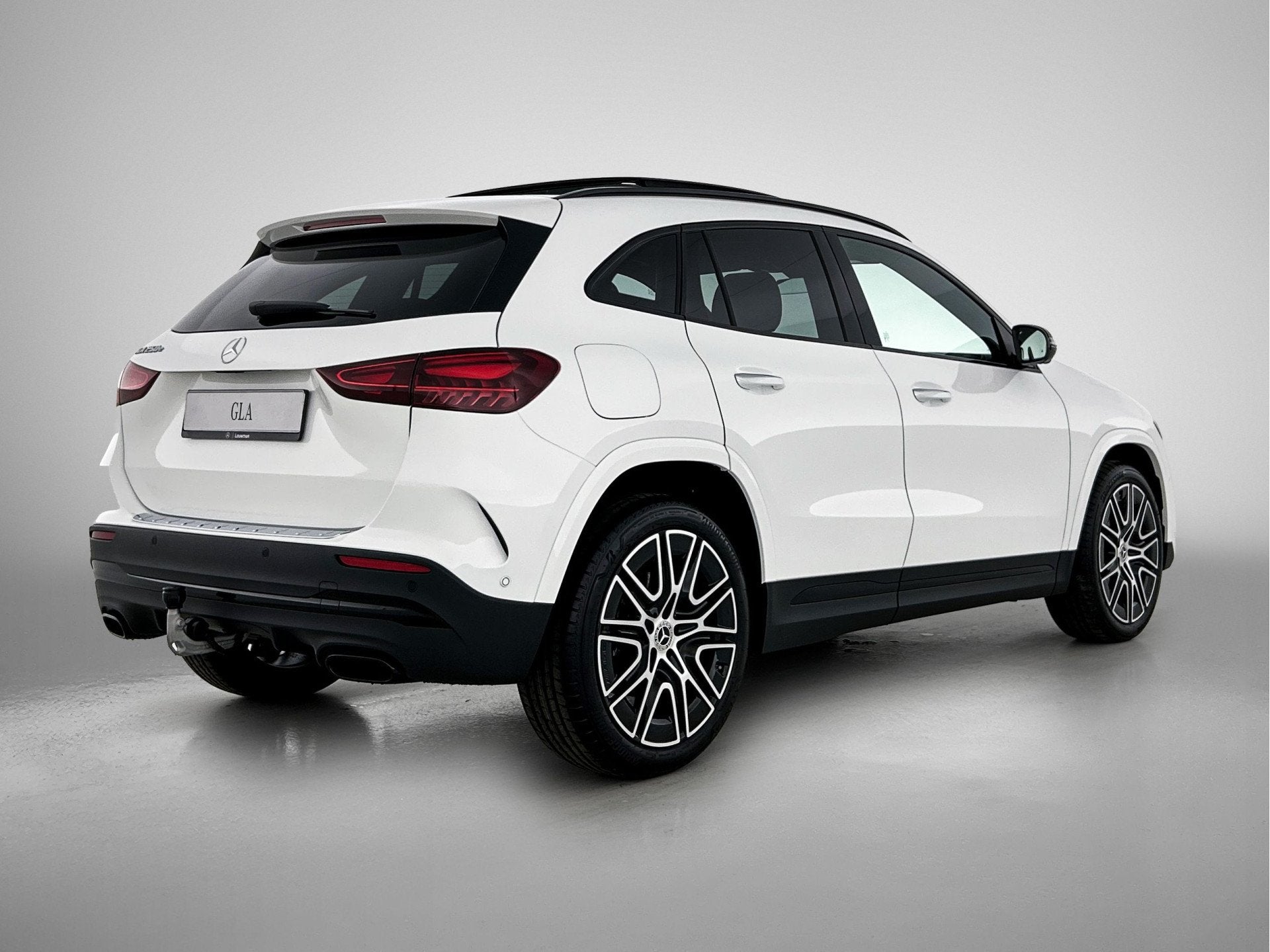 Mercedes-Benz GLA 250 e 140 Year Edition | Plus pakket | Nig, Auto's, Zwart, 4 cilinders, 15 kWh, Wit