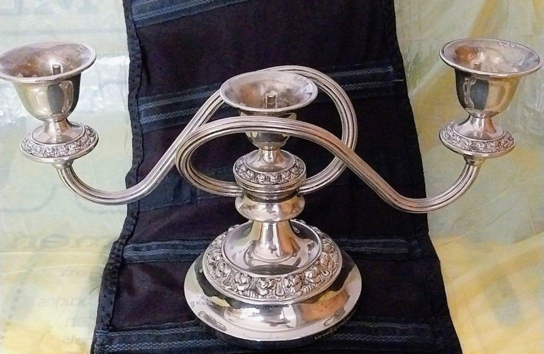 Antieke verzilverde kandelaar, 3-armig, uit Engeland, Ophalen of Verzenden, Zilver
