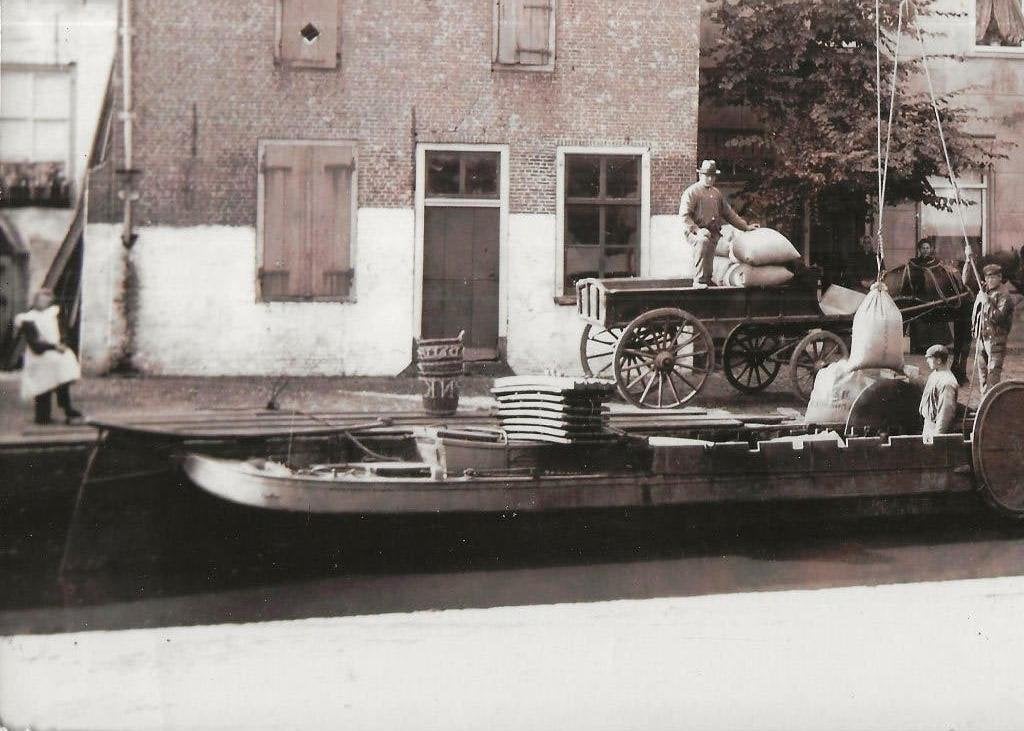 Westland Onbekend Lossen volle zakken vanaf de boot Foto, Ophalen of Verzenden, 1920 tot 1940, Ongelopen, Zuid-Holland