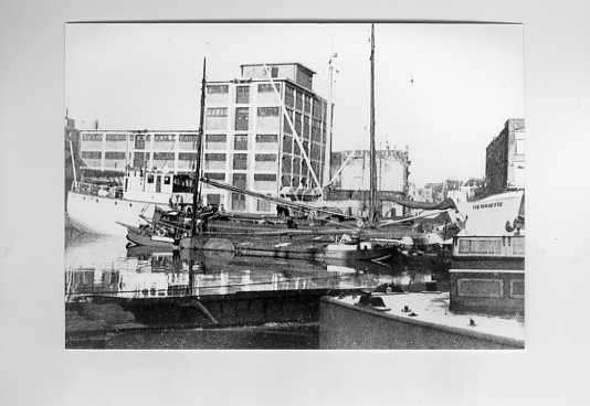 scheepvaart-foto-henriette, Ophalen of Verzenden, Zo goed als nieuw, Motorboot, Boek of Tijdschrift