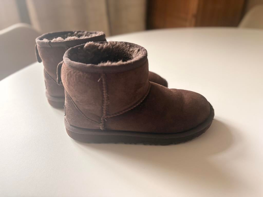 Originele Uggs Chocolate maat 32.5, Ophalen of Verzenden, Zo goed als nieuw, Jongen of Meisje