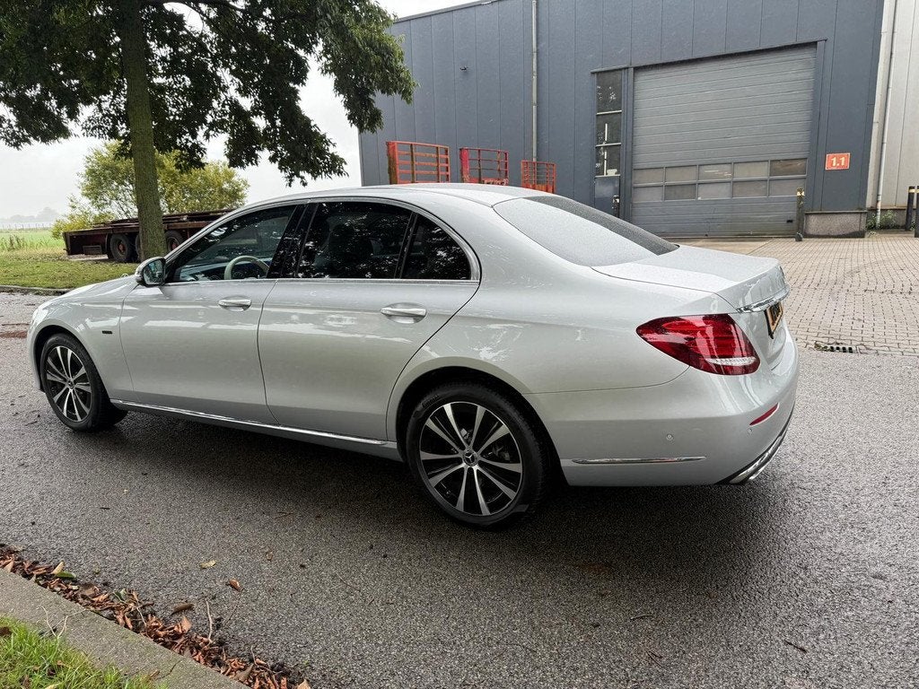 Mercedes-Benz E-klasse 300 e AMG Line, Achterwielaandrijving, Gebruikt, Beige, 4 cilinders