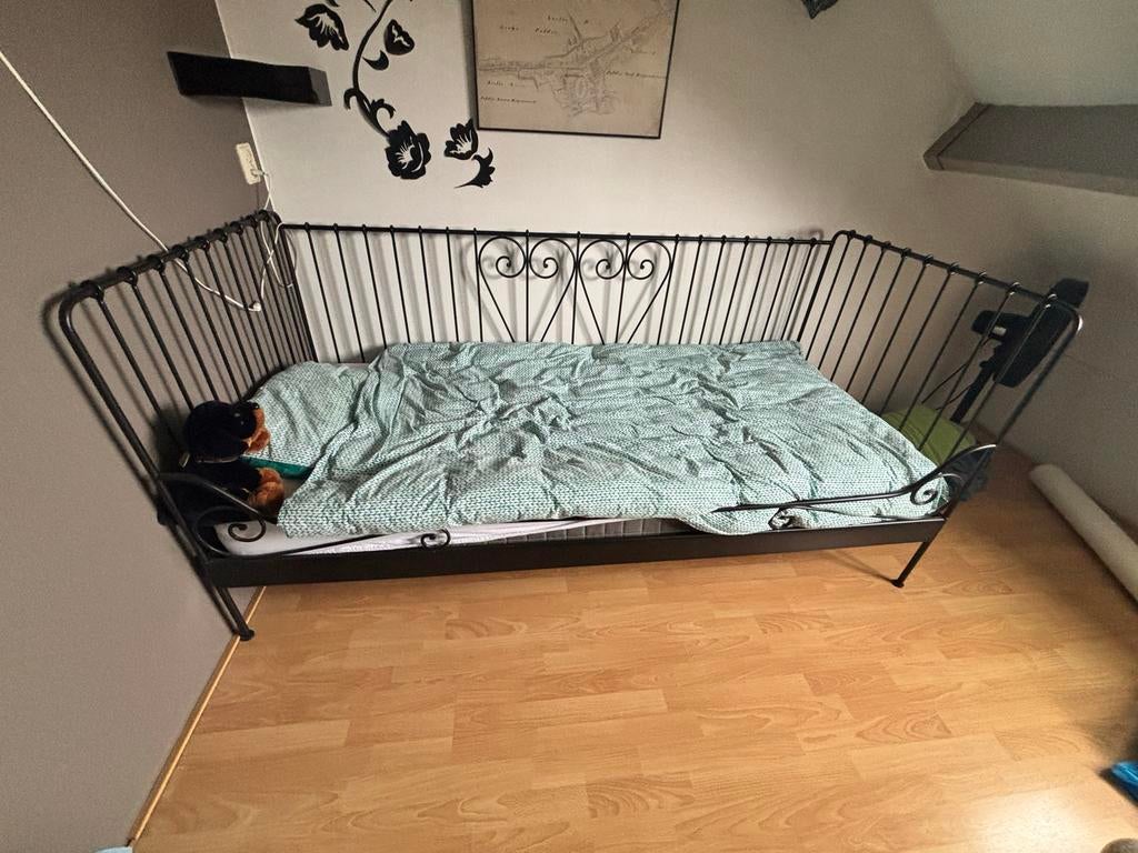 Ikea eenpersoons metalen bed zwart met lattenbodem en matras, Ophalen, Gebruikt, 90 cm, Eenpersoons