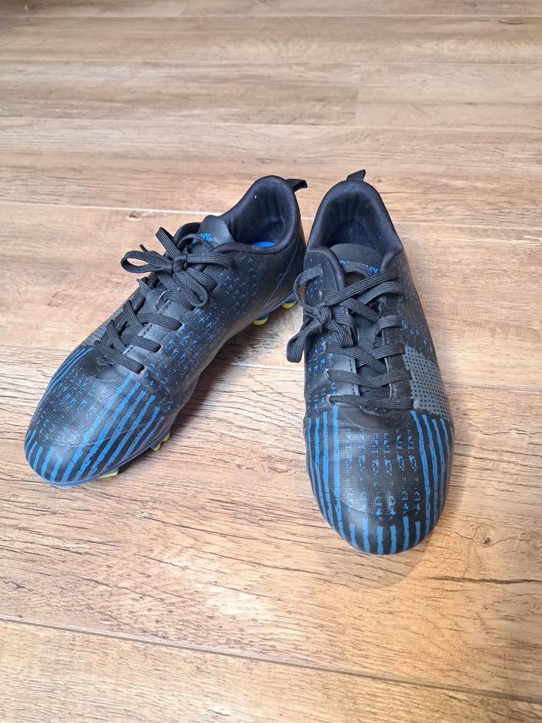 Voetbal/korfbal schoenen zwart/blauw - Maat 37, Gebruikt, Schoenen, Ophalen of Verzenden, Maat S