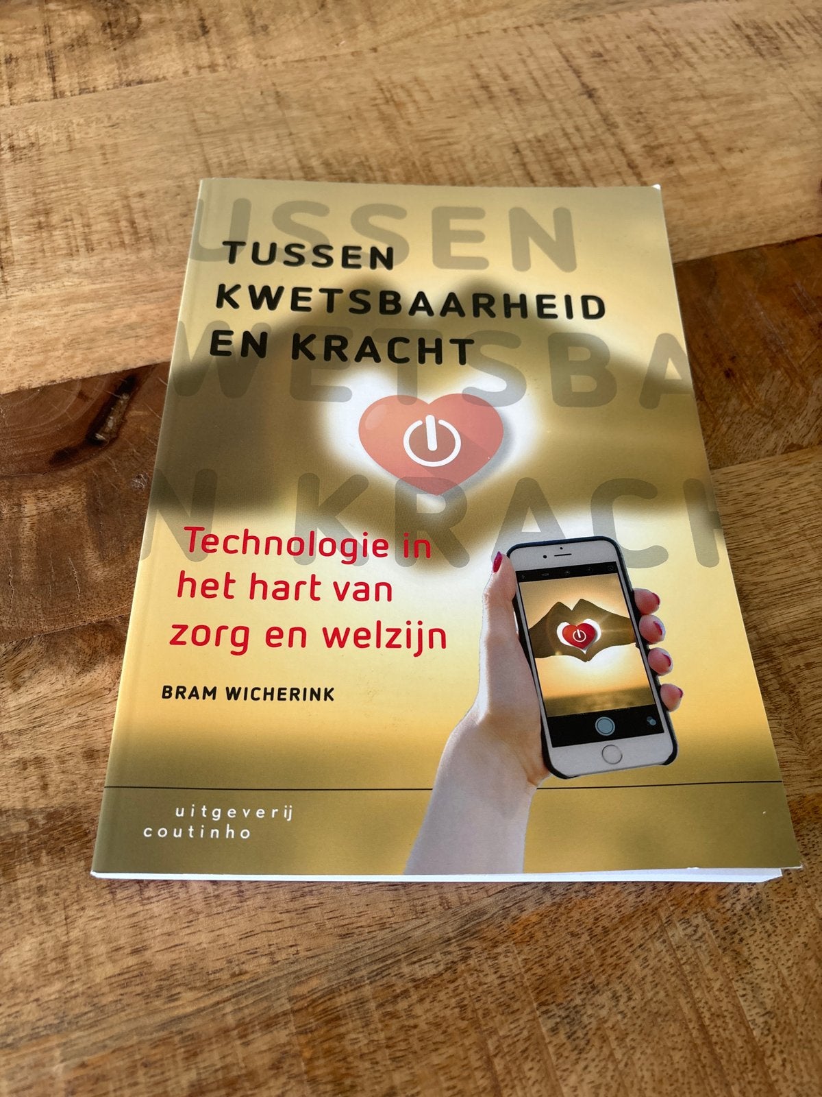 Tussen Kwetsbaarheid en Kracht: Technologie in Zorg en Welzi, Ophalen of Verzenden, Zo goed als nieuw, Gezondheid en Conditie