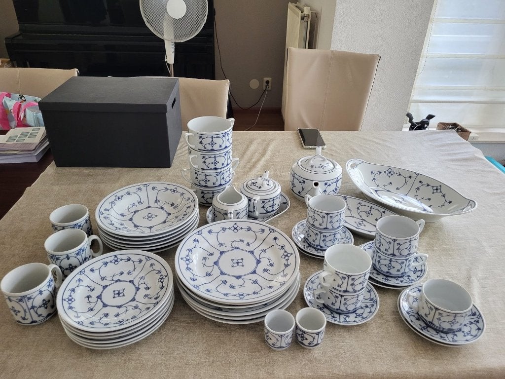 Servies blauw Saks/Jager, Huis en Inrichting, Keuken | Servies, Ophalen, Gebruikt, Overige stijlen, Porselein