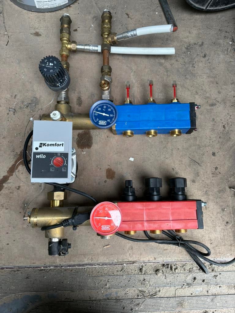 Verdeler vloerverwarming met pomp, Ophalen, Gebruikt, Minder dan 30 cm, Overige typen
