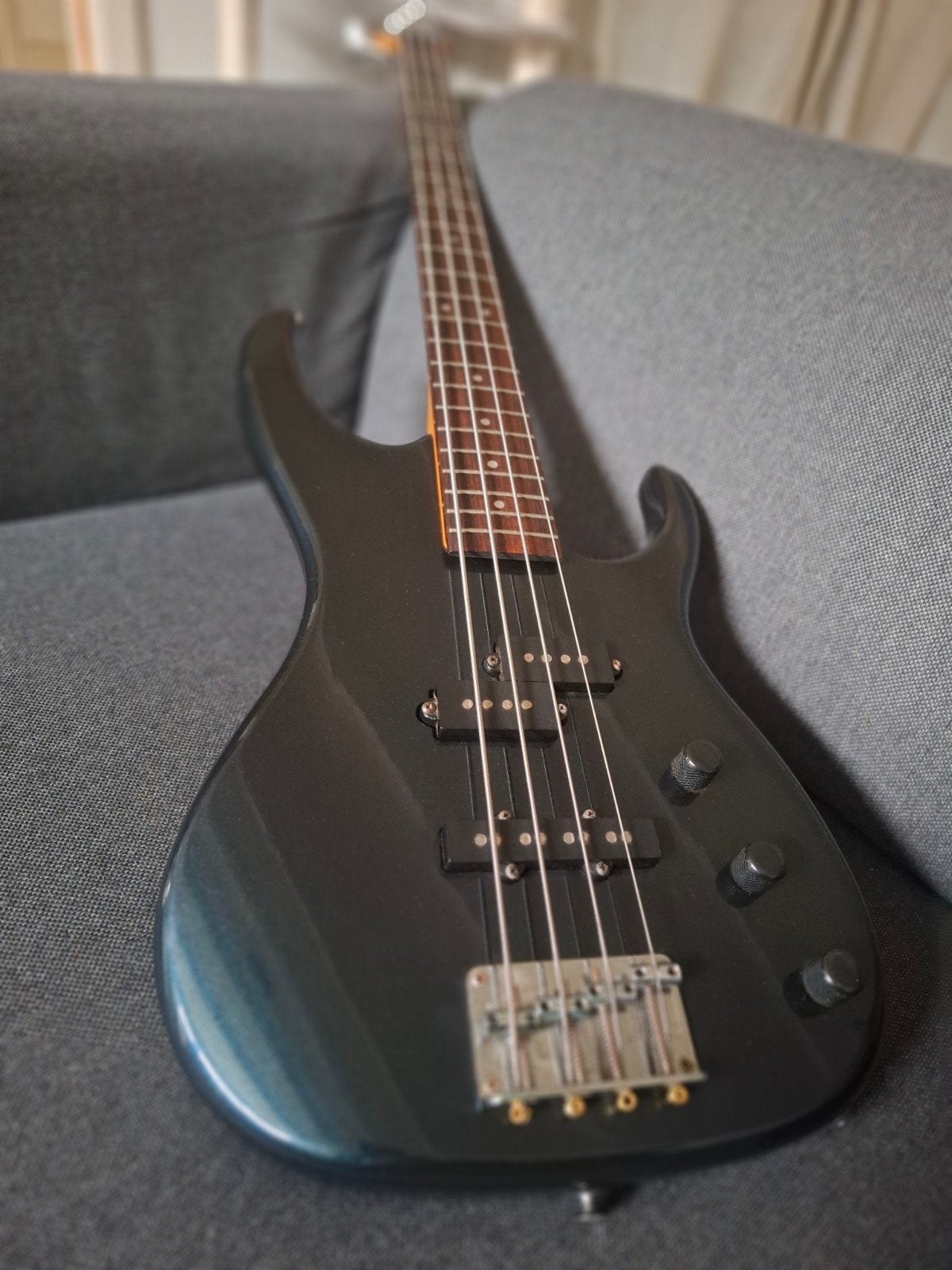Ibanez MIK EX Series basgitaar, Ophalen