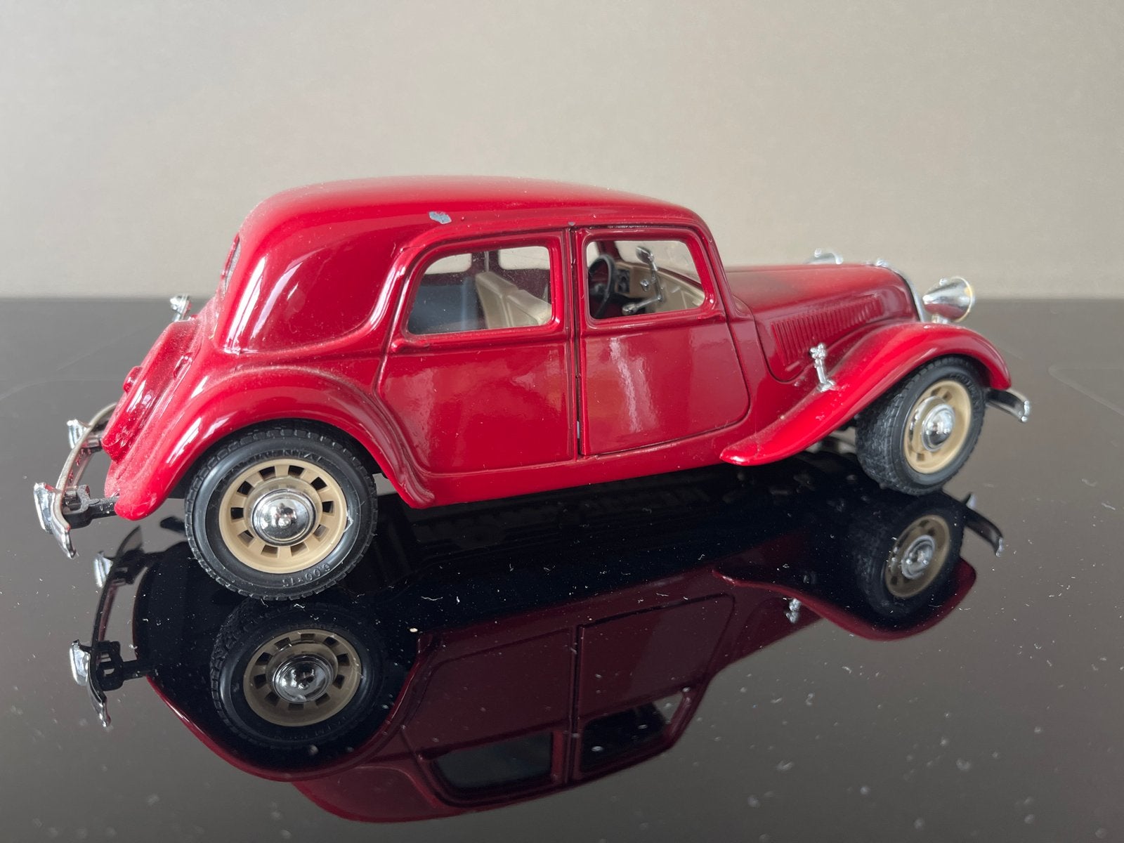 Citroën Traction Avant 15 SIX modelauto rood, Ophalen of Verzenden, Gebruikt, Auto, Bburago