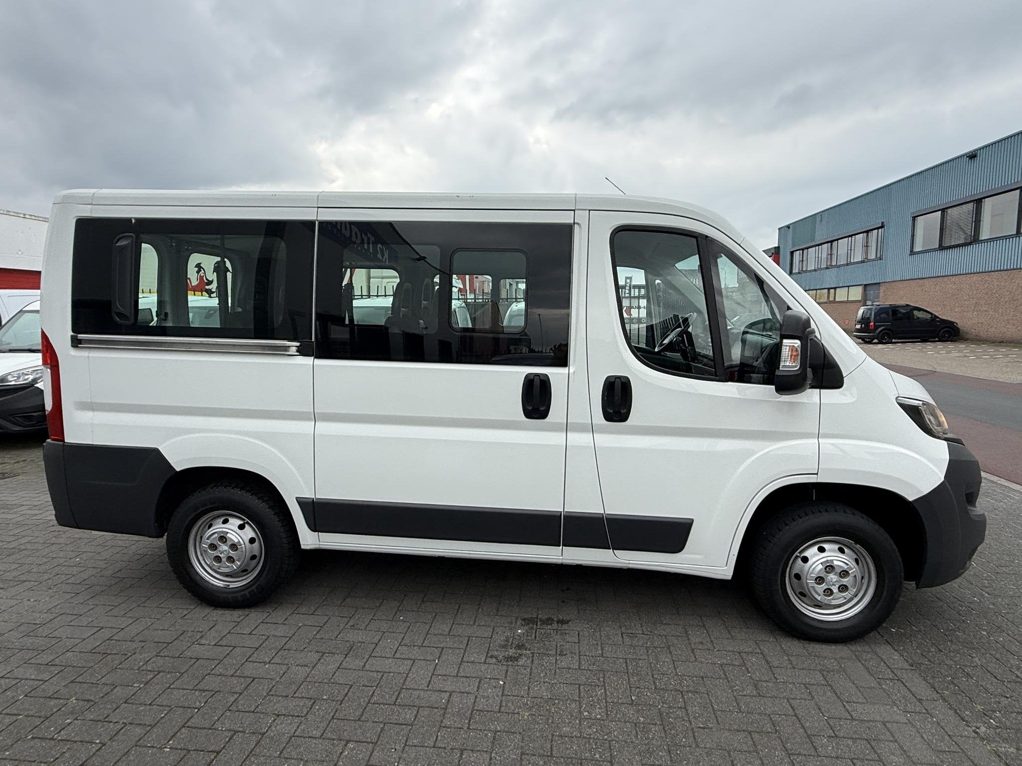 Peugeot Boxer 330 2.0 BlueHDI L1H1 S&S 9 persoons Euro 6 Inc, Auto's, Voorwielaandrijving, Stof, Gebruikt, Euro 6