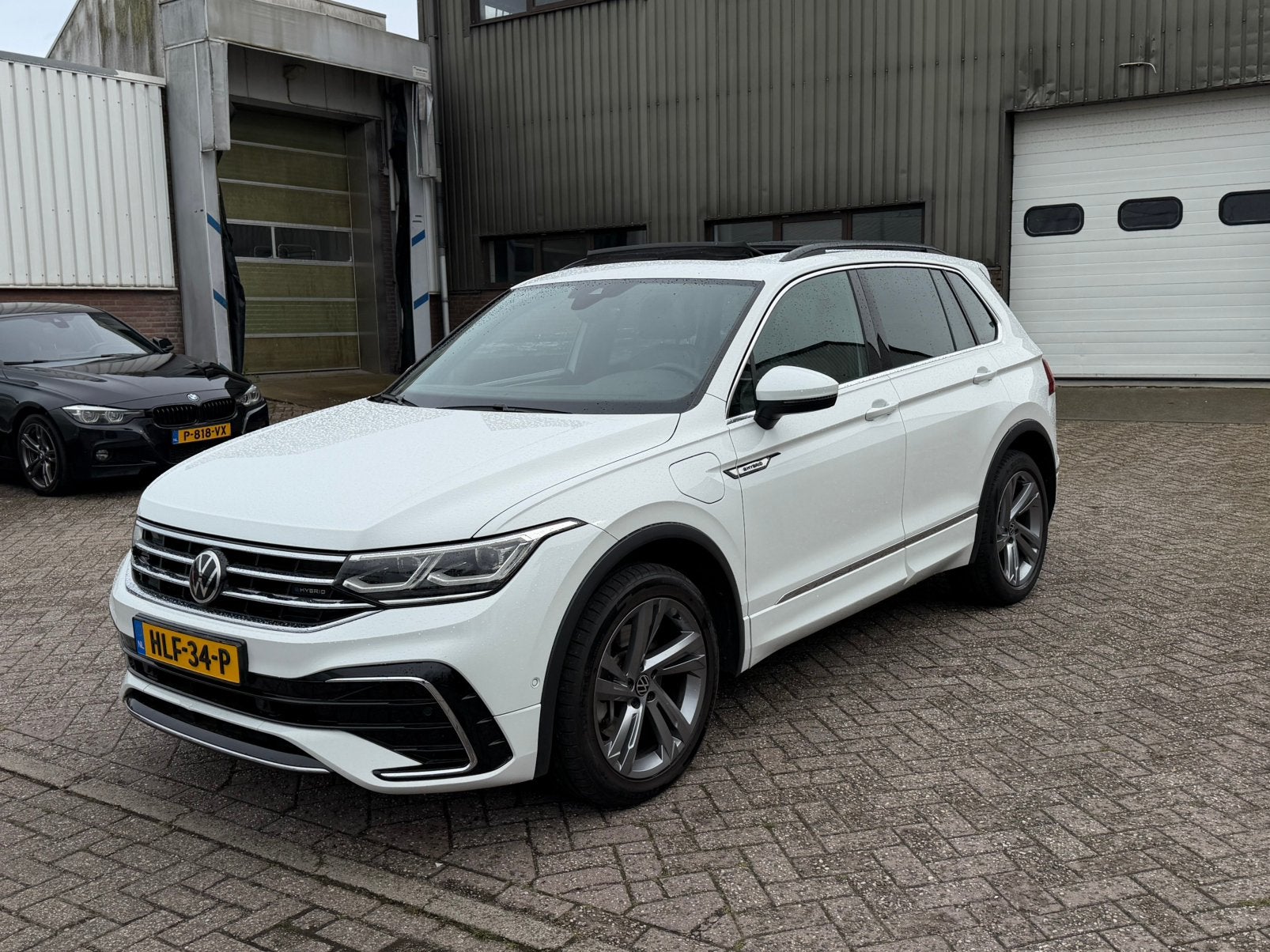 Volkswagen Tiguan 1.4 TSI EHybrid R-Line Pano, Auto diversen, Schadeauto's, Volkswagen, Wit, 1395 cc, Hybride Elektrisch/Benzine