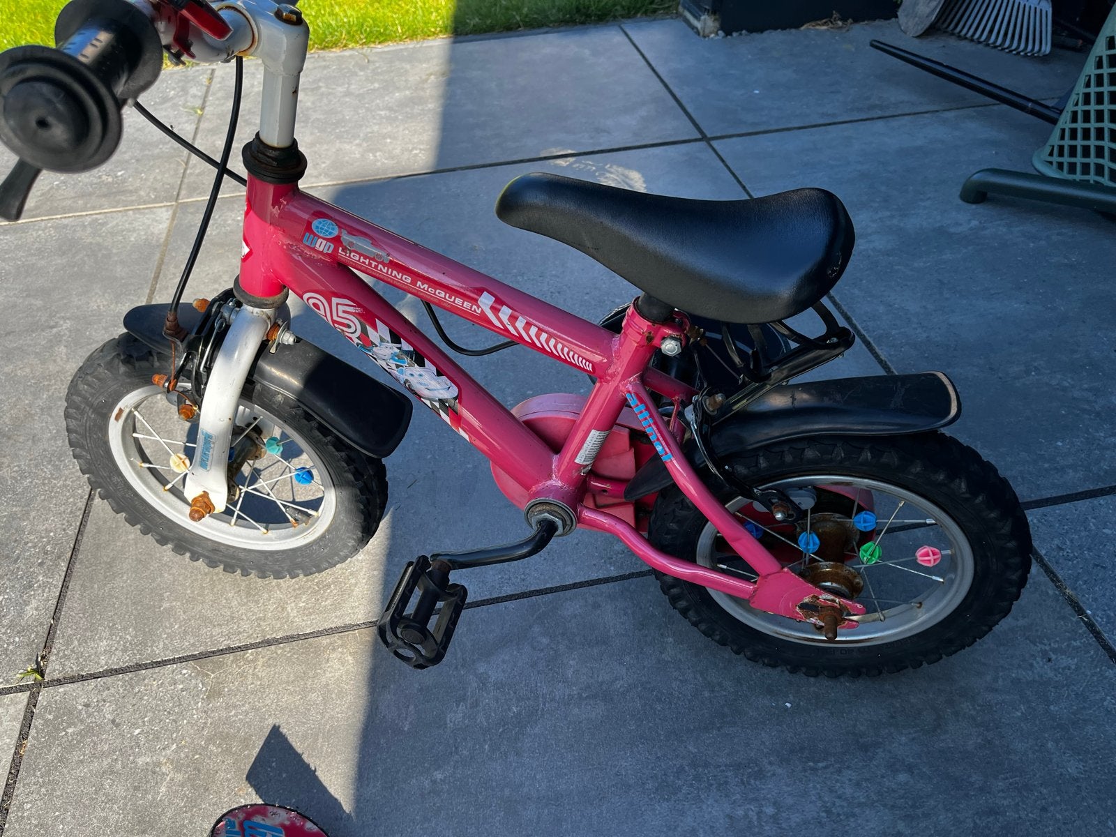 Roze kinderfiets met zijwieltjes - Cars Lightning McQueen, Ophalen, Terugtraprem, Zijwieltjes, Gebruikt