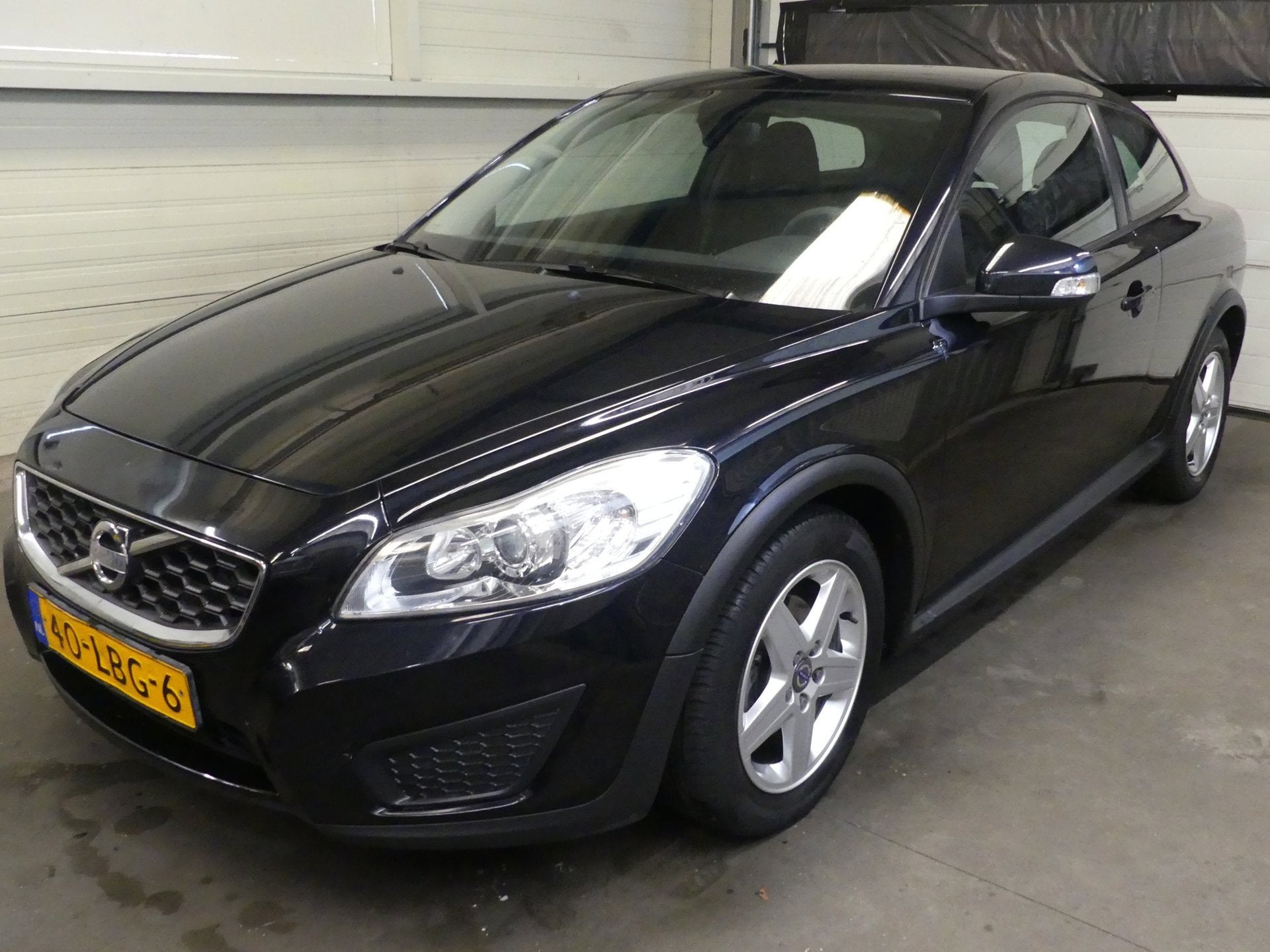 Volvo C30 2.0 Kinetic - Mooie Auto - Weinig Km NAP, Auto's, Volvo, Stof, Gebruikt, Zwart, 4 stoelen
