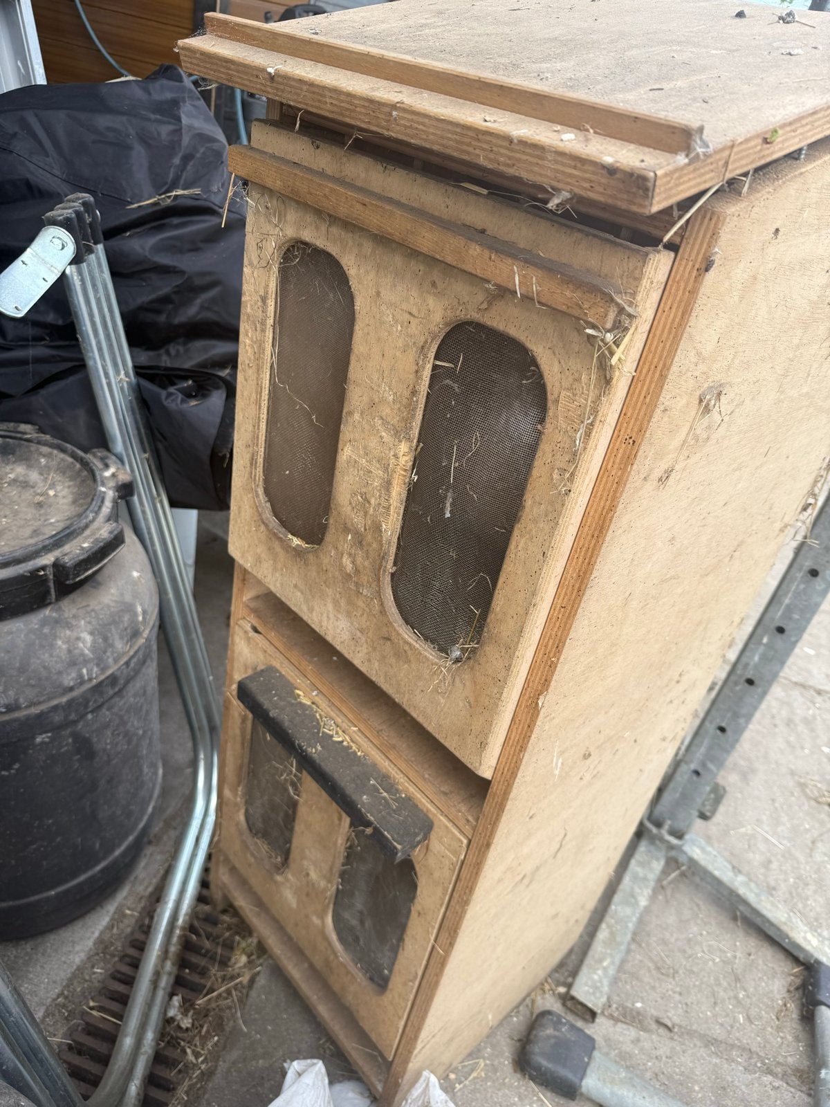 Voerstation 2 bakken en opbergruimte boven met klep, Ophalen, Hout, Vogelkooi