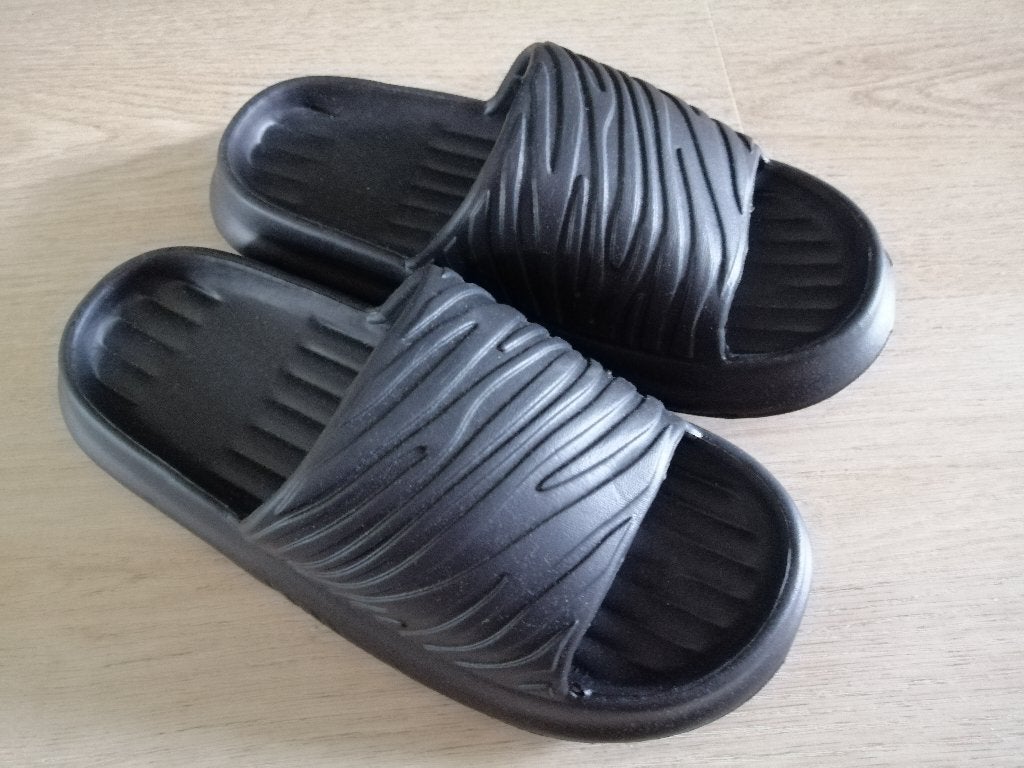 Slippers voor dames, zwart. NIEUW. Maat: 36-37, Slippers, Zwart, Nieuw, Ophalen of Verzenden