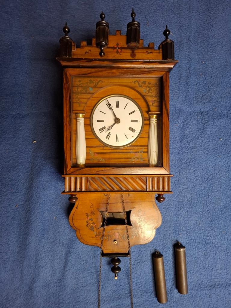 Charmant Antiek Wandklokje met Porseleinen Ornamenten, Antiek en Kunst, Ophalen