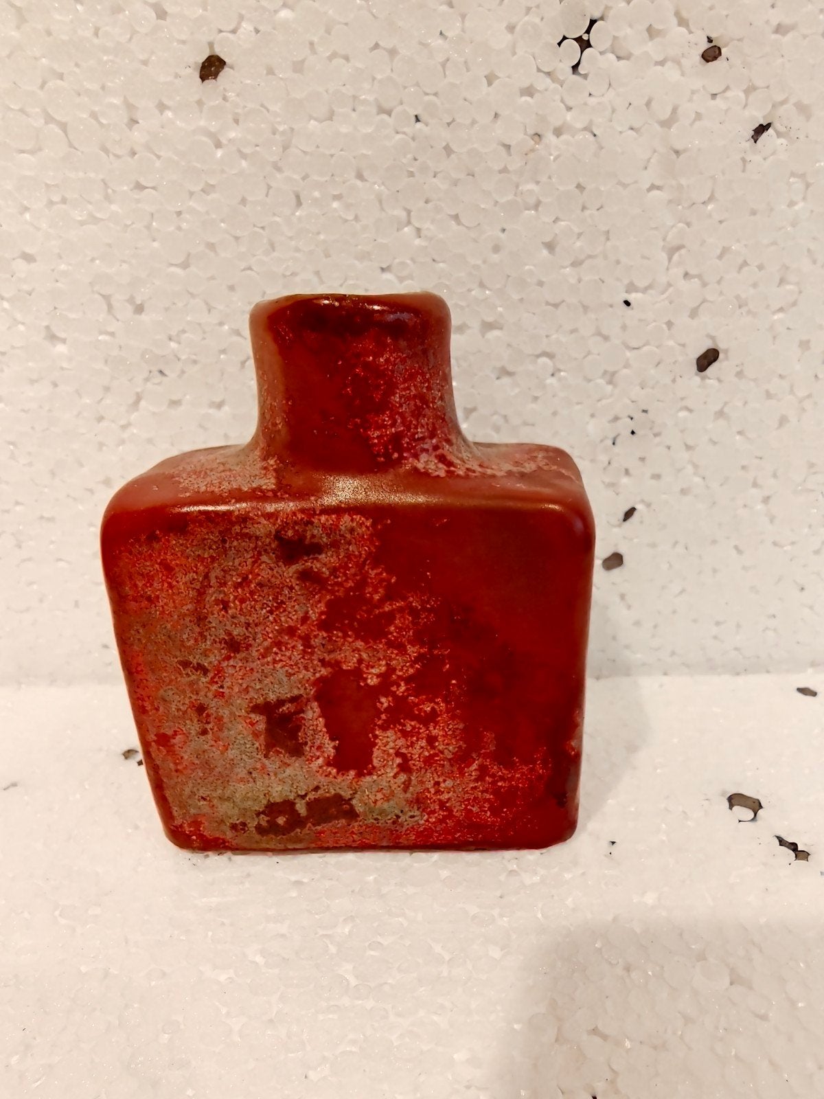 Gesigneerde Mobach kleine rode blockvaas, Verzenden