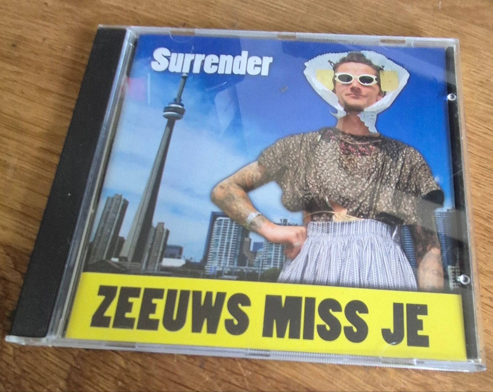 Surrender CD Zeeuws Miss Je dialect piraten nieuw, Cd's en Dvd's, Ophalen of Verzenden, Nieuw in verpakking, Levenslied of Smartlap