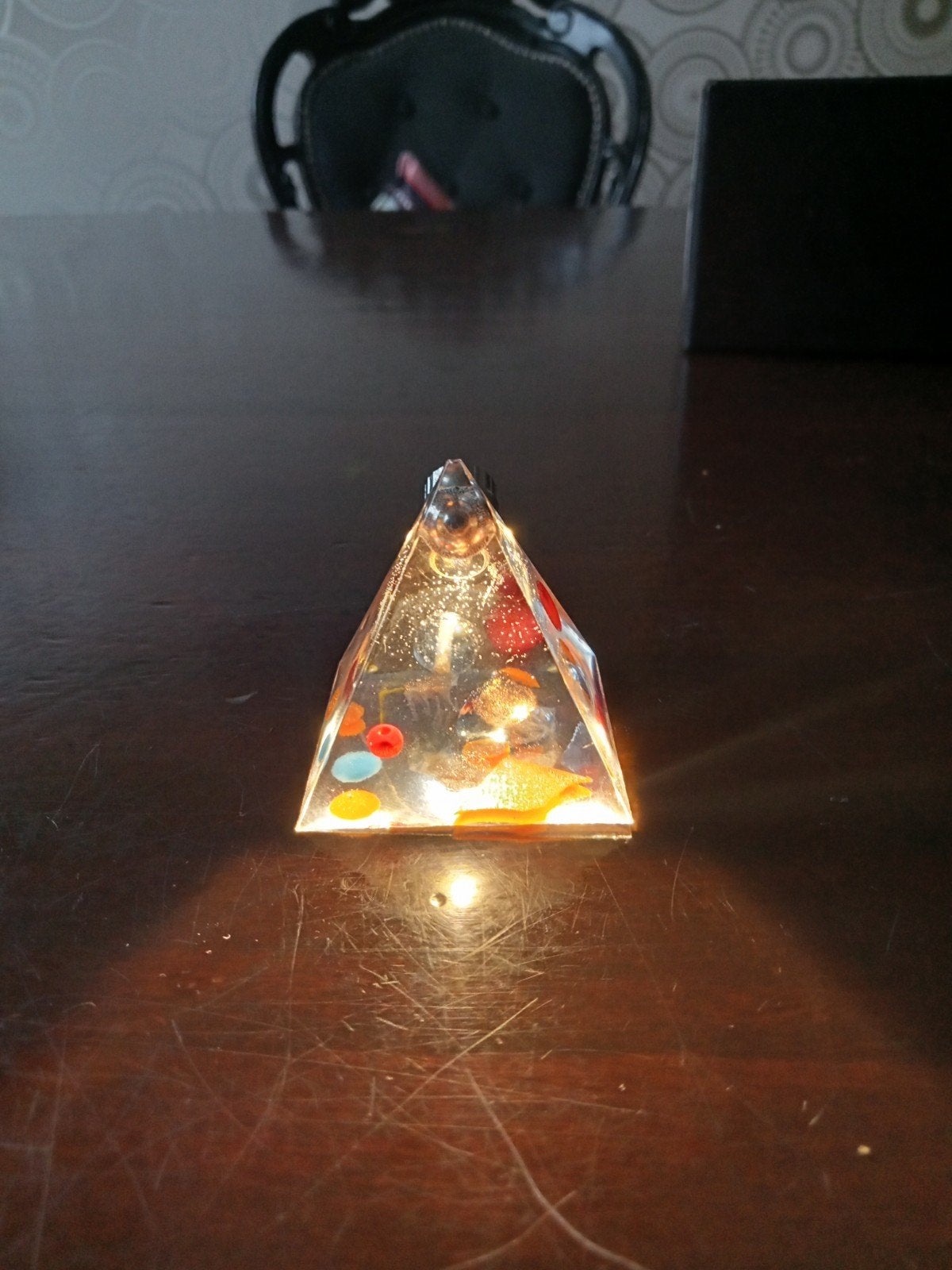 Decoratieve Piramide met Licht en Kleurrijke Insluitsels, Ophalen of Verzenden, Nieuw