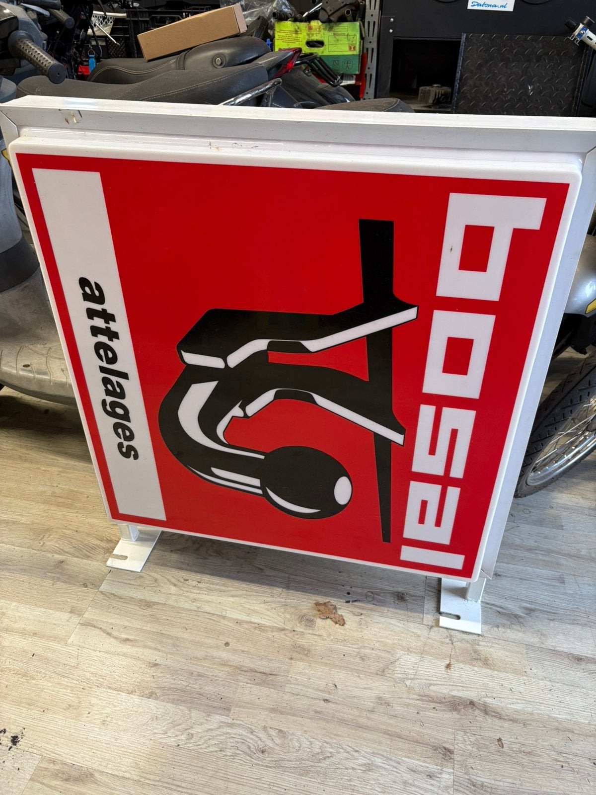 Nieuwe Bosal trekhaken lichtbak/muurbord, Ophalen, Zo goed als nieuw, Lichtbak of (neon) lamp