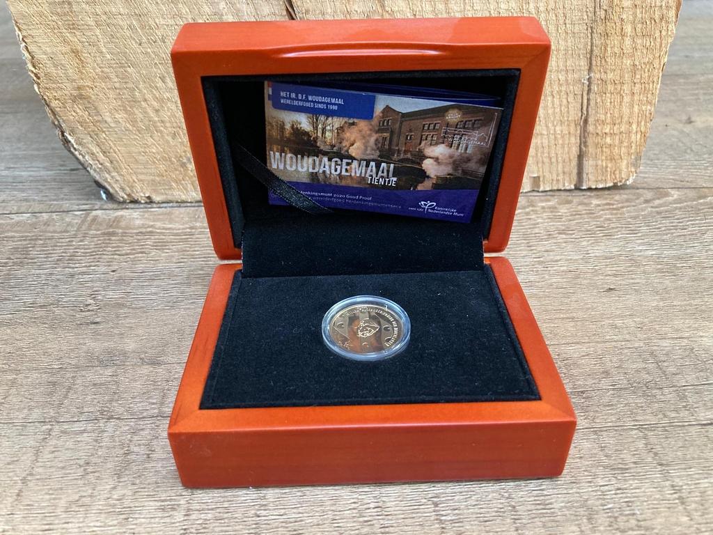 Woudagemaal Tientje 2020 Goud Proof in houten cassette, Ophalen, Koningin Beatrix, Goud, Losse munt