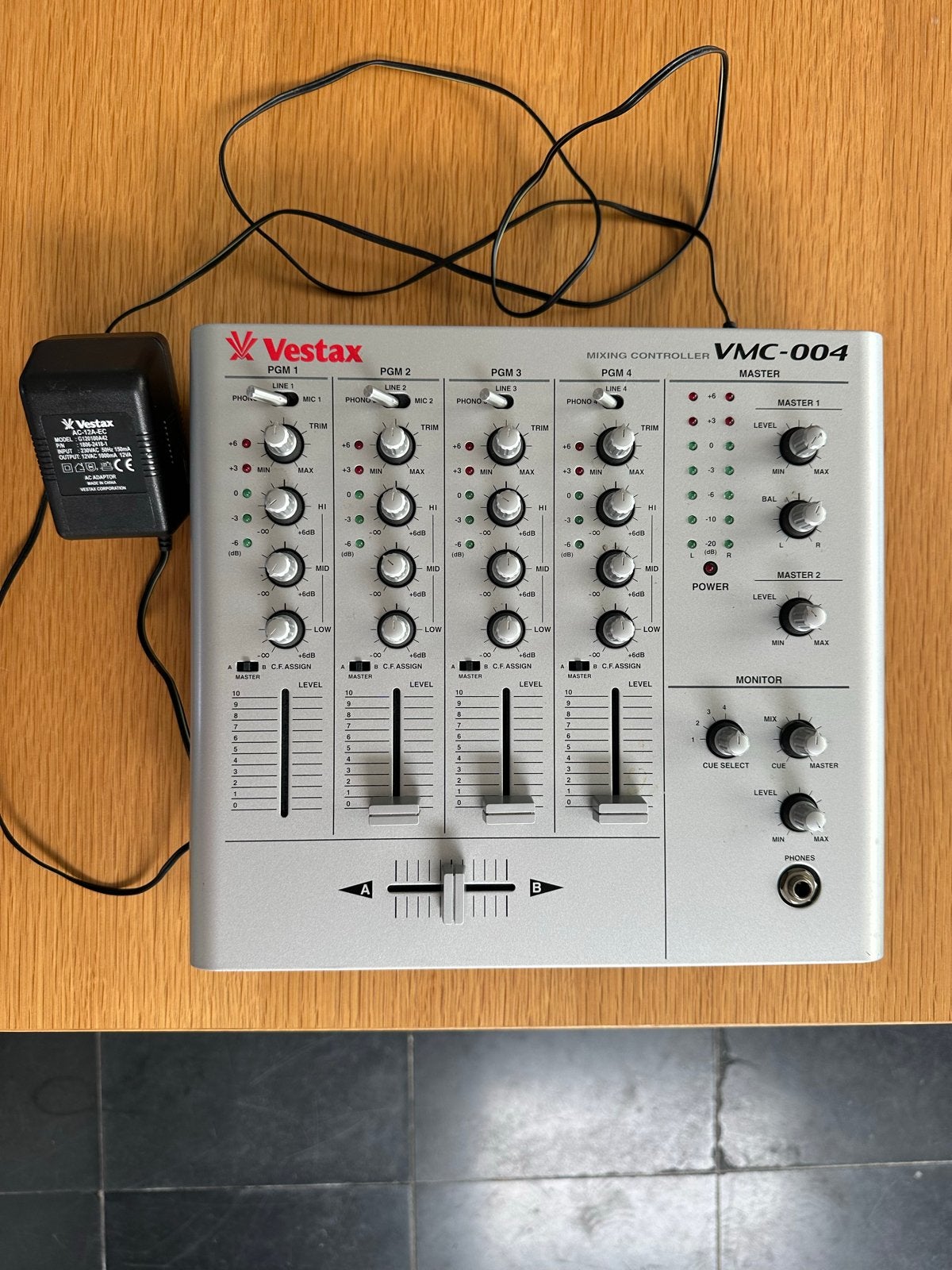 ス*可様 Vestax Vmc-004 dj mixer ≥ Vestax VMC-004 DJ Mixer - 4-kanaals Mengpaneel (m2414031275