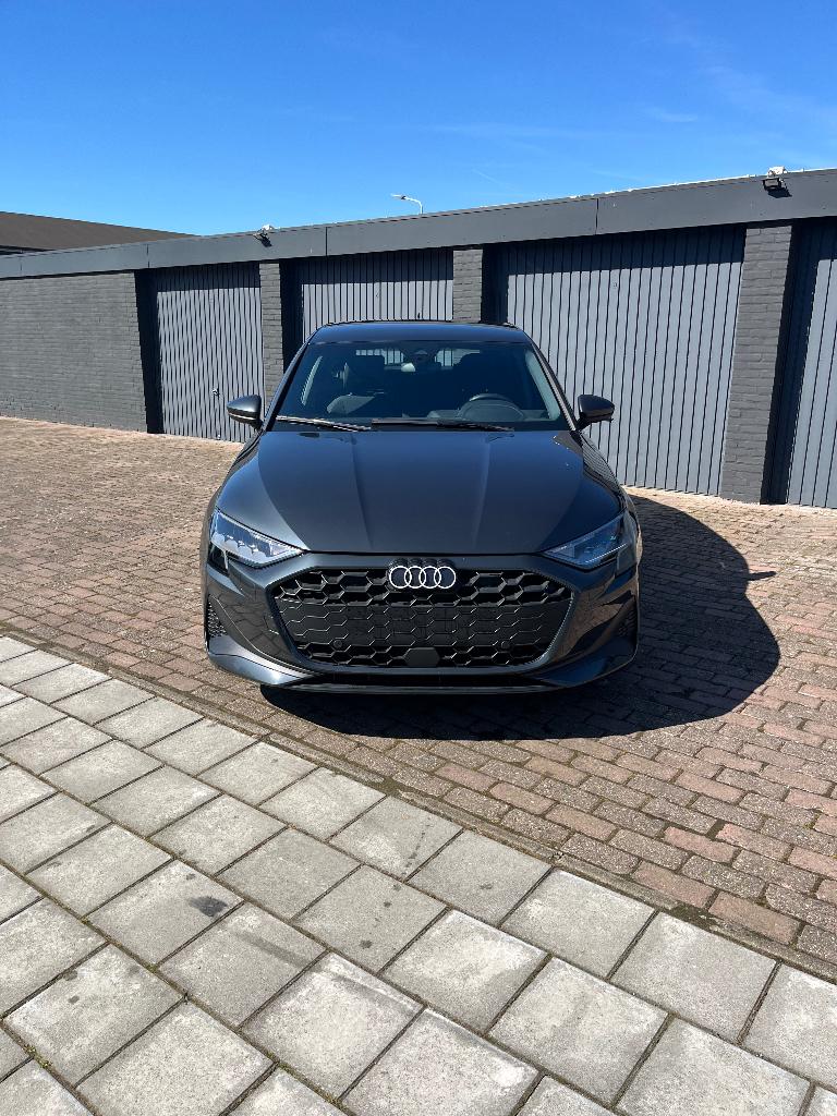 Audi a3 1.5tfsi  automaat bouwjaar 2025 mild hybride 20dkm !, Automaat, 1500 cc, Zilver of Grijs, Benzine
