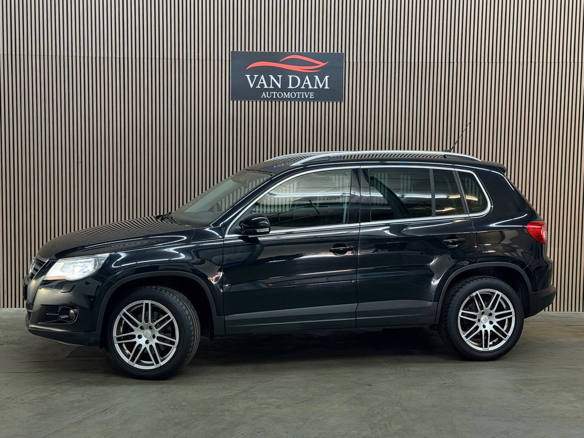 Volkswagen Tiguan 2.0 TSI Sport&Style 4Motion 2009 DSG TREKH, Auto's, Volkswagen, Automaat, Stof, Gebruikt, Zwart