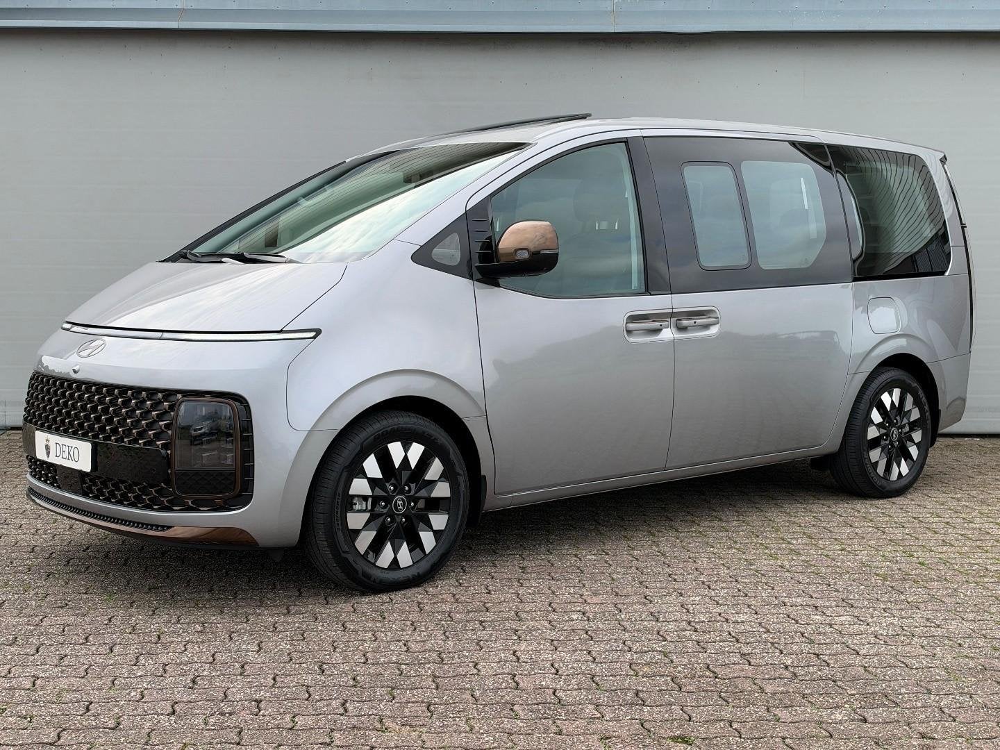 Hyundai STARIA 1.6T-GDI HEV | Signature 7p.| Uniek in NL! DK, Auto's, Dealer onderhouden, 4 cilinders, Leder, Bedrijf