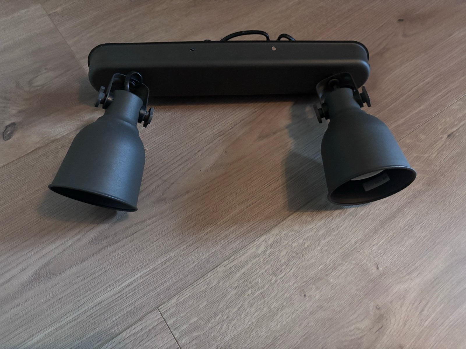 IKEA HEKTAR Plafondrail met 2 spots, donkergrijs, Huis en Inrichting, Gebruikt, Grijs, Industrieel, IKEA