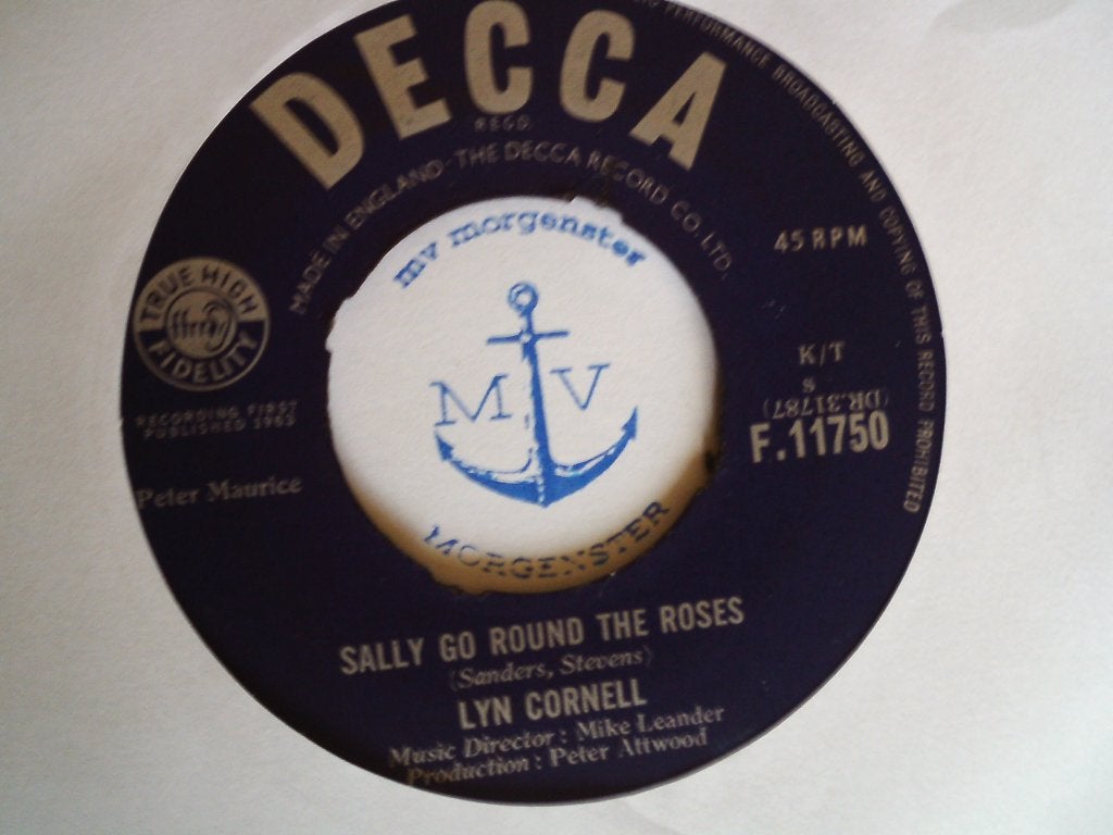 Lyn Cornell - Sally Go Round The Roses (Decca F.11750) 31a, Cd's en Dvd's, 7 inch, Ophalen of Verzenden, Zo goed als nieuw, Pop