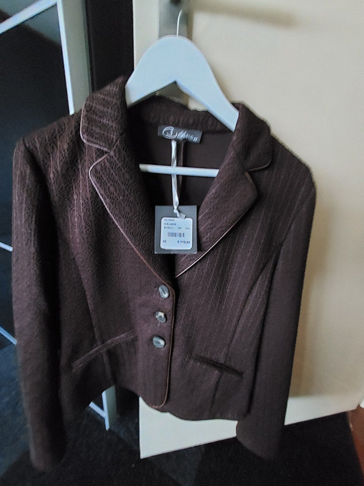 Nieuwe bruine blazer van B Three, maat 42, Kleding | Dames, Jasjes, Kostuums en Pakken, Bruin, Maat 42/44 (L), Nieuw, Ophalen of Verzenden