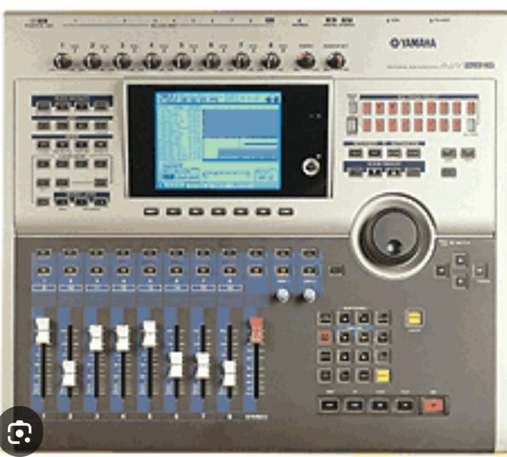 mengtafel Yamaha, Muziek en Instrumenten, Mengpanelen, Ophalen, Zo goed als nieuw, 5 tot 10 kanalen, Microfooningang